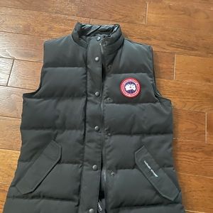 Canada goose womens vest size small